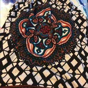 Woman’s Large Pull Over GUC